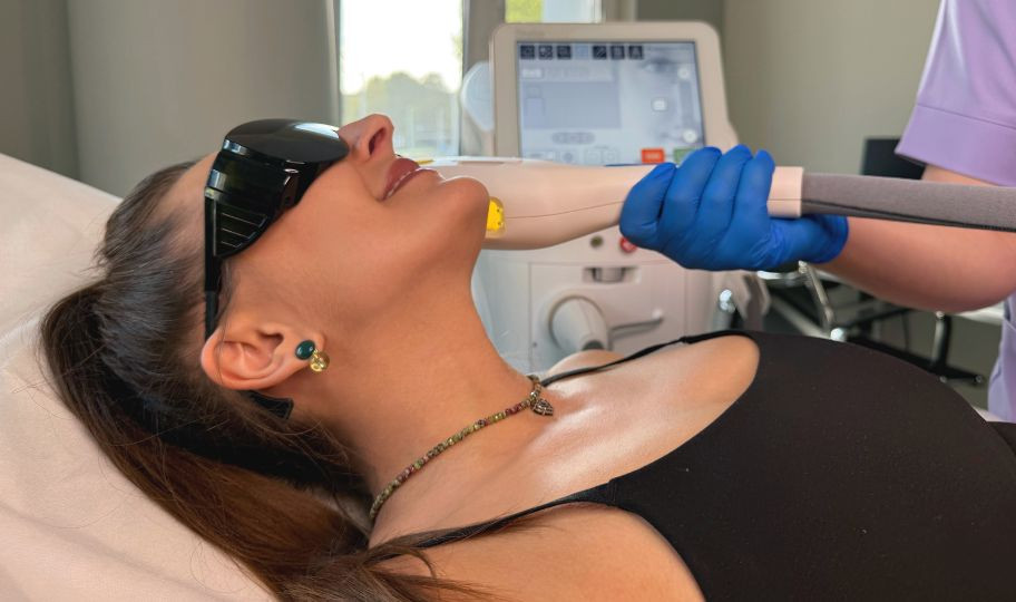 Фотолечение возрастных изменений кожи лица